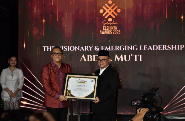 Mendikdasmen Raih Penghargaan The Visionary and Emerging Leadership di Elshinta Award 2025