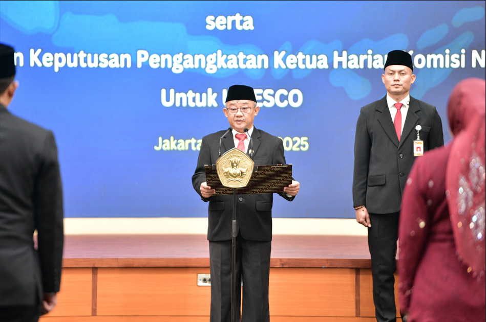 Lantik Pejabat, Mendikdasmen Tegaskan Komitmen Pendidikan untuk Semua